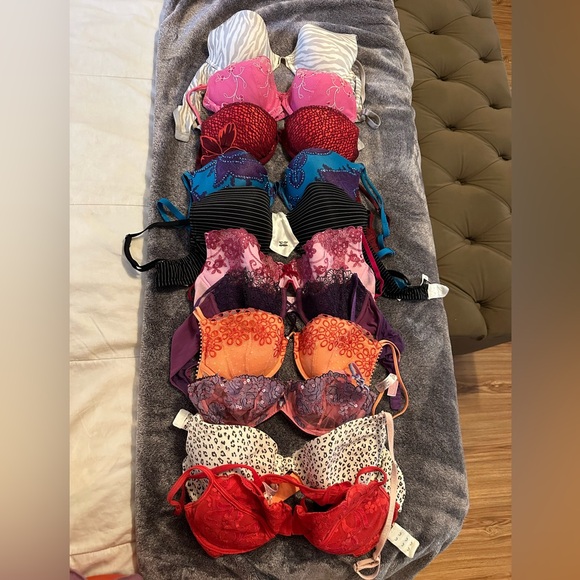 11 Victorias Secret Bras Size 36B. Some worn only a couple of times $55 for all - Picture 1 of 4